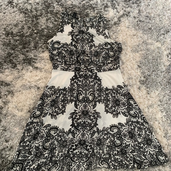 INC International Concepts Black and White Sheer Sleeveless Dress Size 10P - Picture 15 of 15